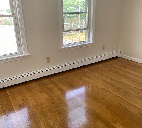 4th image of 229 Main St APT 3