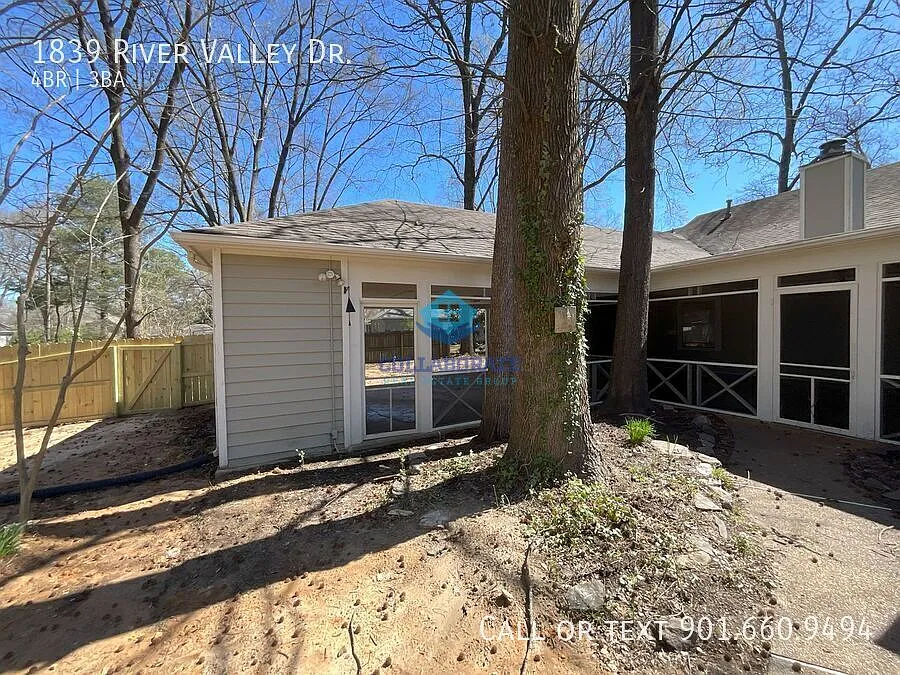 Germantown Home Close to Parks and Shopping — Photo 2