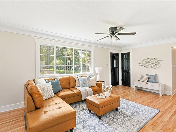 3rd image of 7505 Beechwood Dr