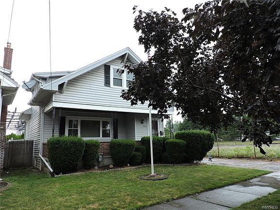 2nd image of 440 Robinson St