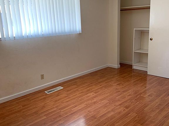 Second large & bright bedroom