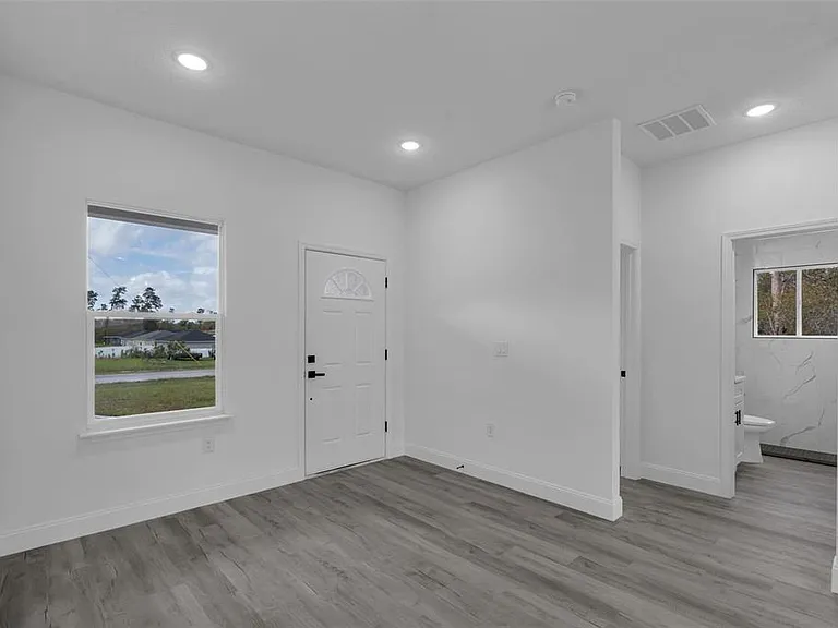 2211 SW 153rd Pl — Photo 3