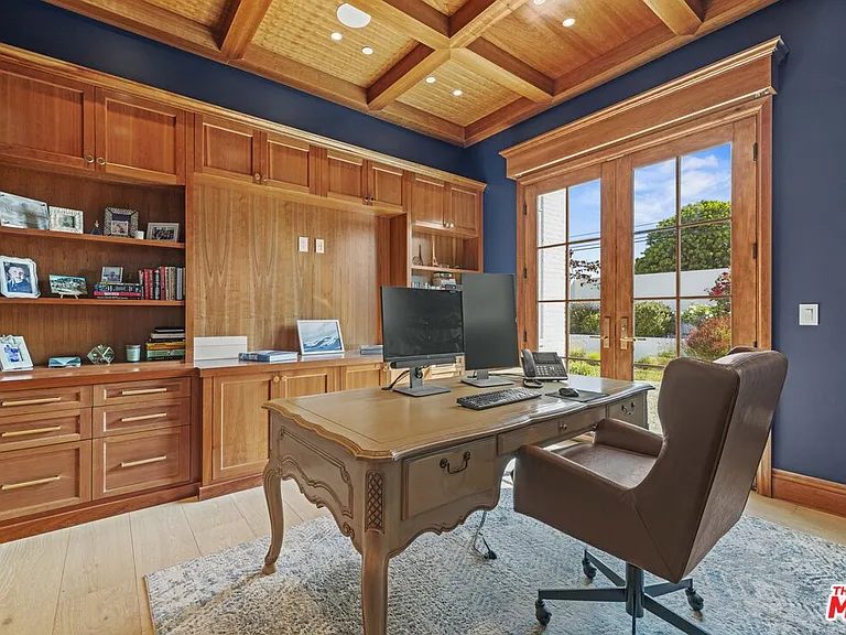 6671 Dume Dr — Photo 37