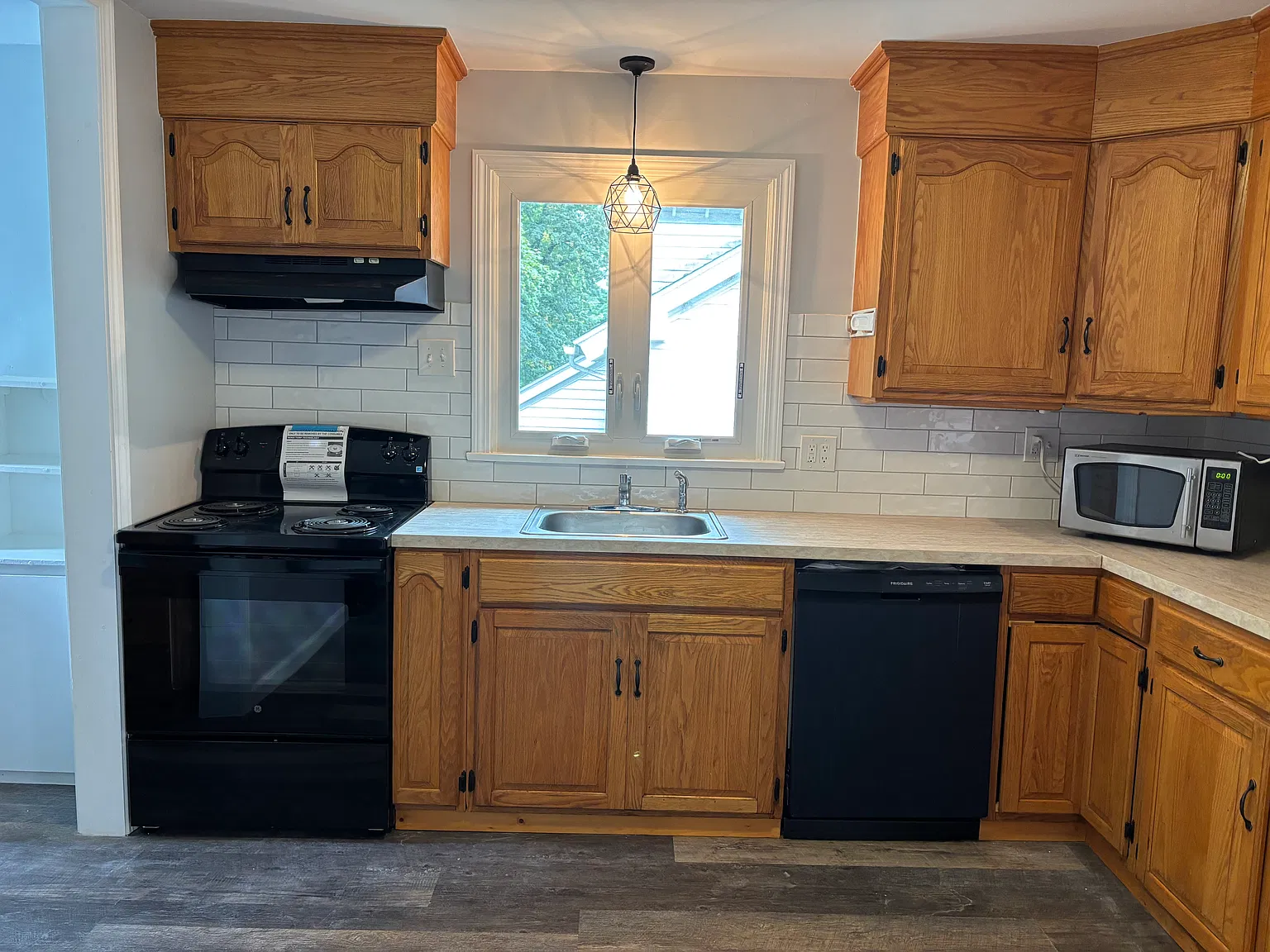 3 bed, 1100 sqft, $2,000 — Photo 2