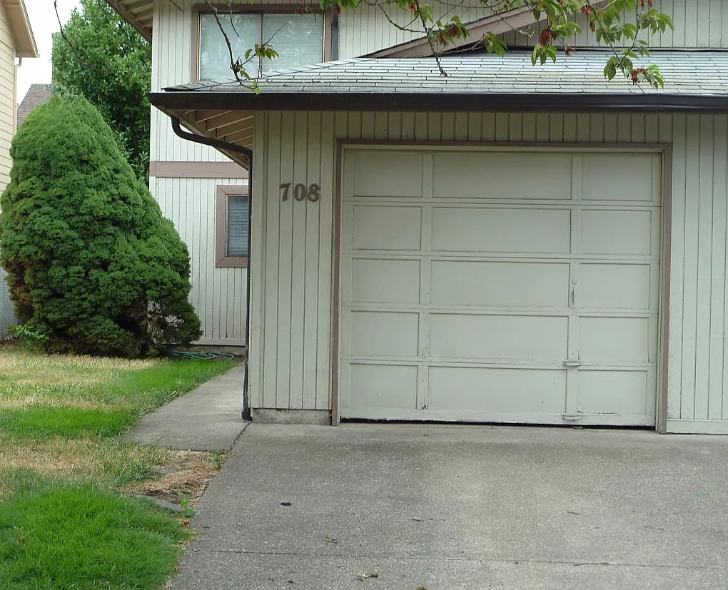 3 bed, 1.5 bath, 1300 sqft, $1,895 — Photo 1