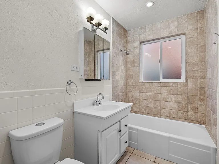 3085 N Clermont St — Photo 18