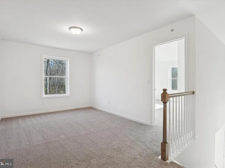 122 Silversmith Rd — Photo 2