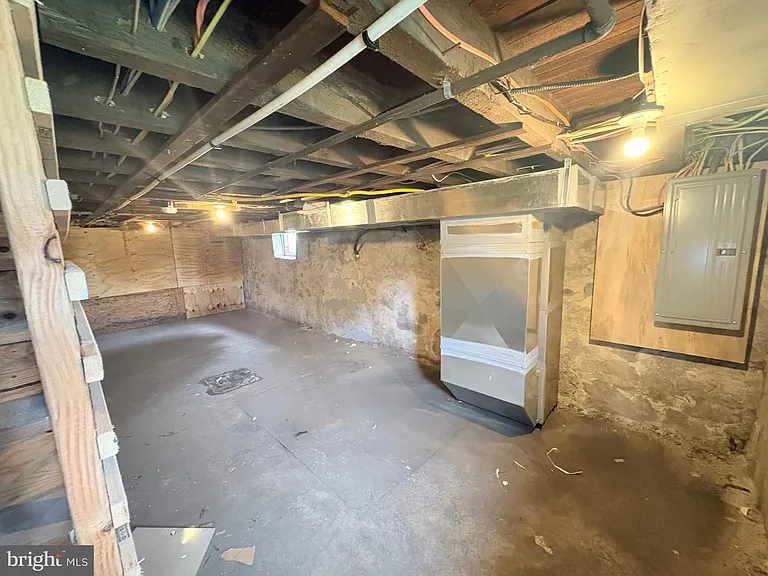 825 W 3rd St — Photo 20
