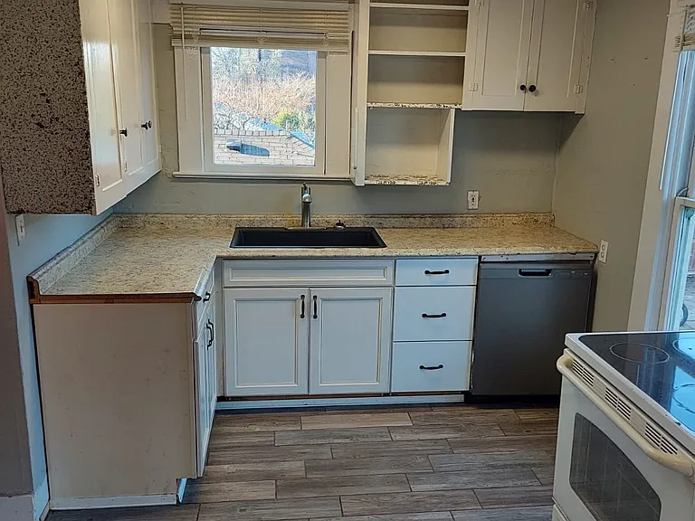 1203 NW Van Buren Ave — Photo 4