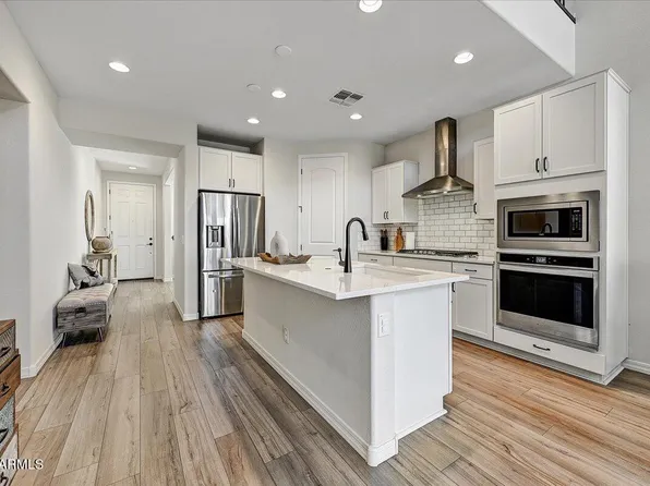 19892 W BADGETT Lane, Litchfield Park, AZ 85340