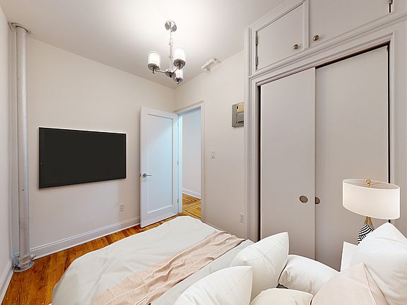 3rd image of 245 W 51st St #22