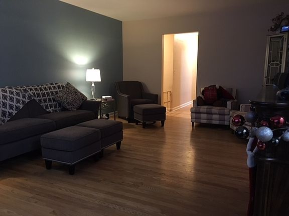 2nd image of 2827 W Bryn Mawr Ave