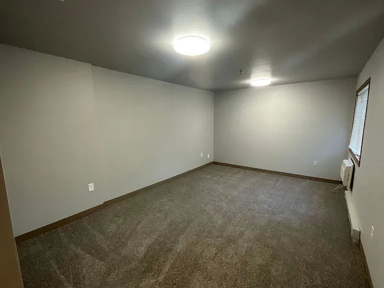1038 Fond du Lac Ave — Photo 5
