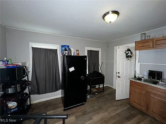 3rd image of 9323 Sophia Ave