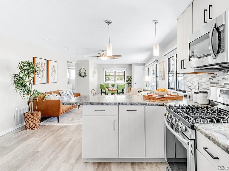400 W Chester St — Photo 6