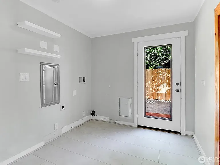 417 Avenue F — Photo 16