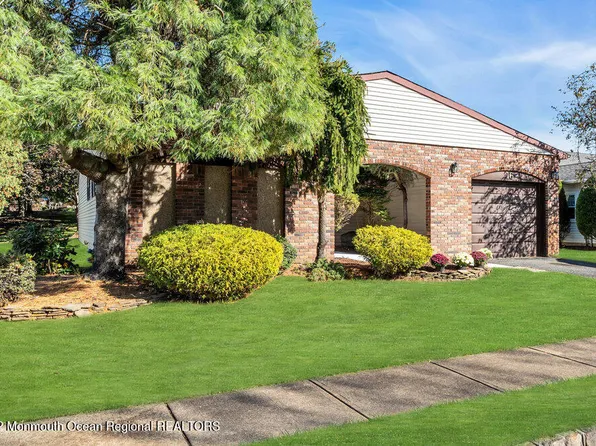 16 Lesley Drive, Marlboro, NJ 07746