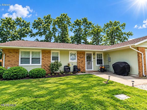 2nd image of 48B Cambridge Circle