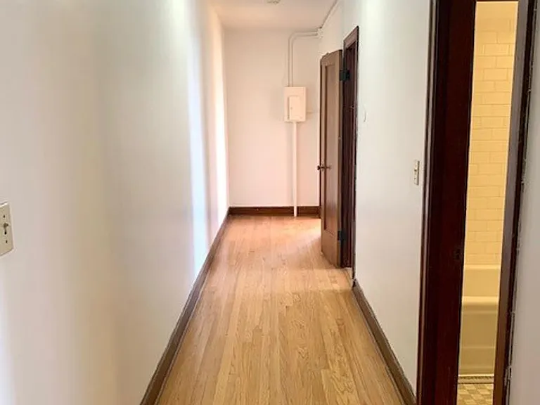 903 Bellevue Pl E — Photo 2