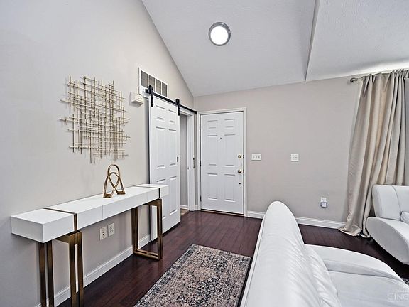 4th image of 7545 Hyatts Ln