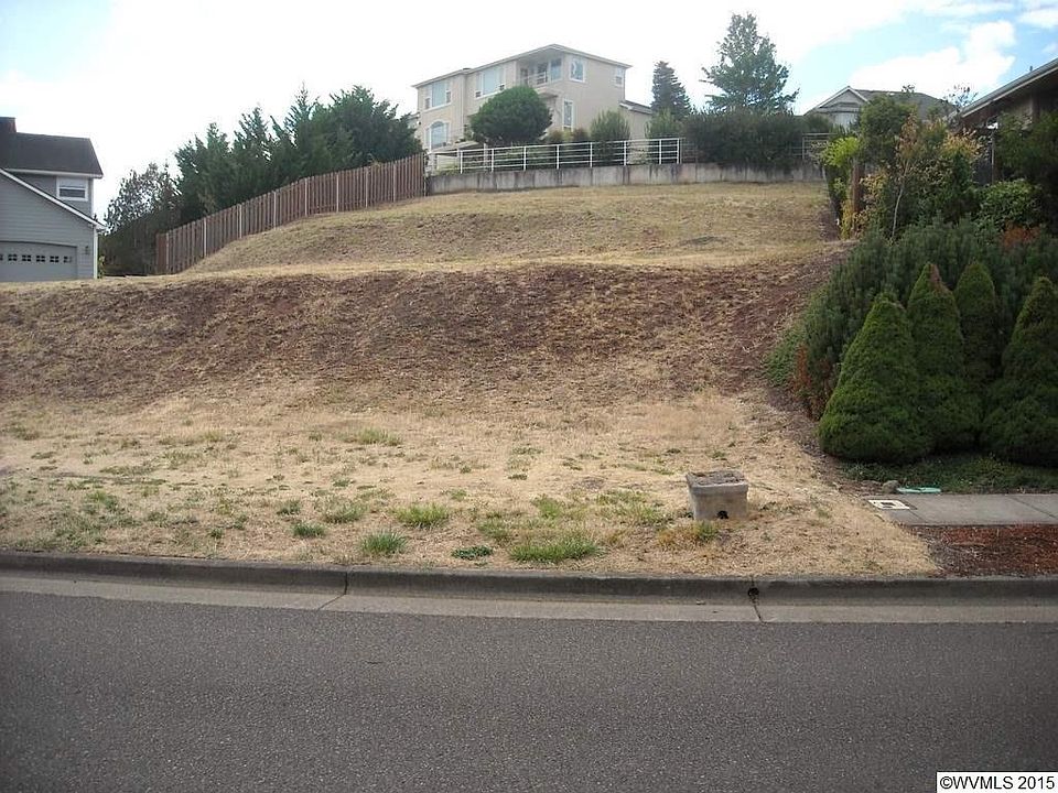 2nd image of 4037 NW Boxwood Dr