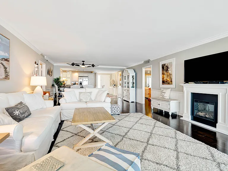 100 Beach Rd #903 — Photo 9