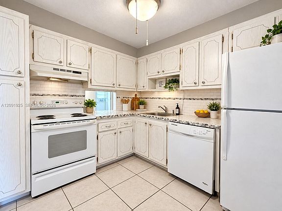 3rd image of 300 Berkley Rd APT 203
