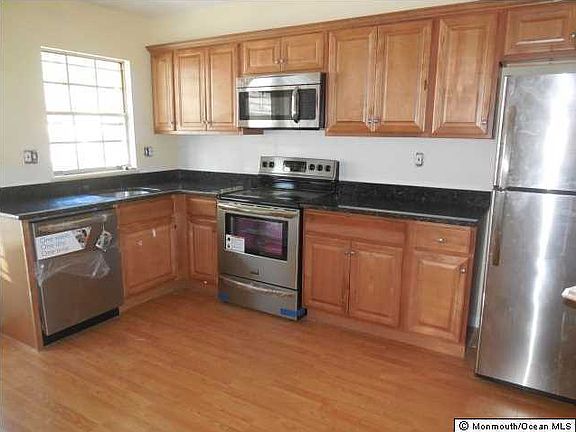 4th image of 278 Kingston Court #B