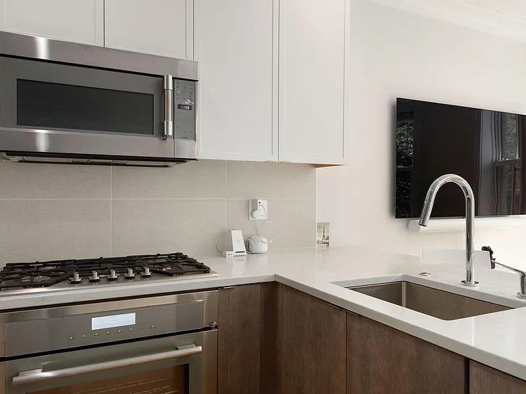 53 Rutland Sq — Photo 6
