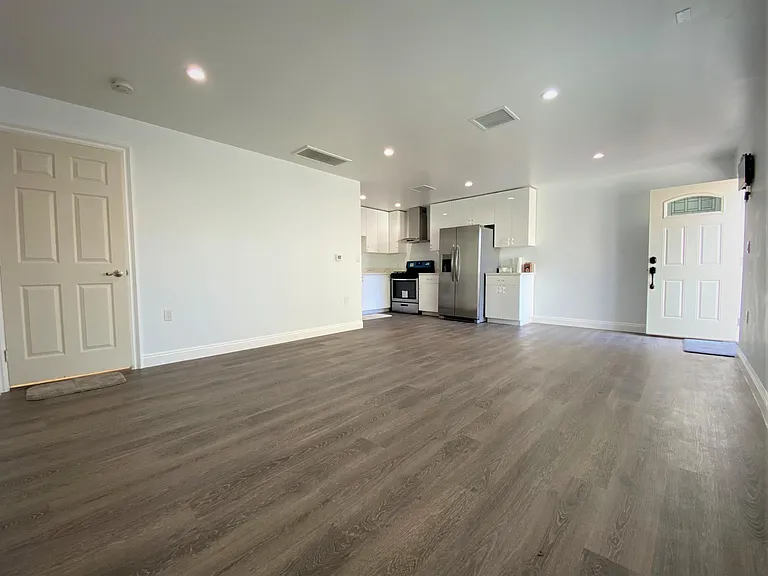 428 1/2 N Harvard Blvd — Photo 3