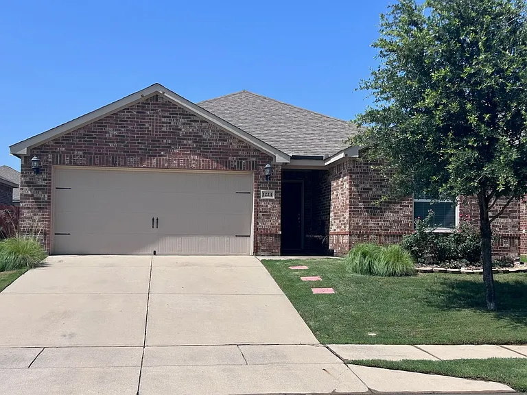 1224 Lombardy Dr — Photo 2