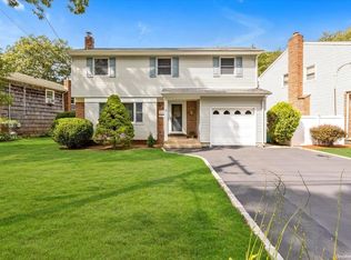 143 E 17th St, Huntington Station, NY 11746