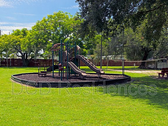5th image of 1015 Griffin Rd APT 221