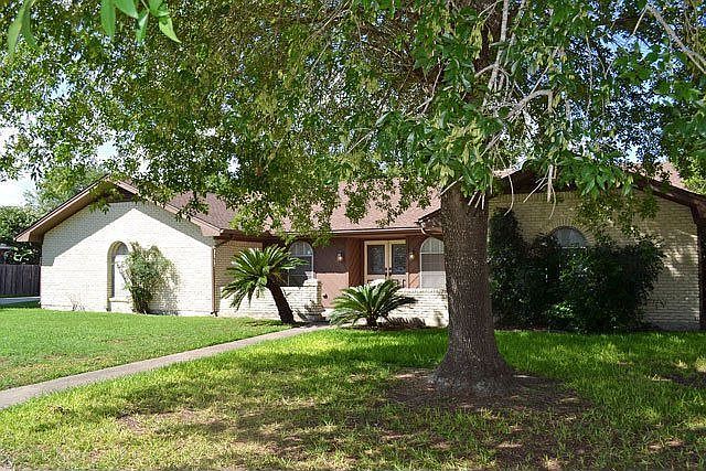 1st image of 405 Rosewood Dr
