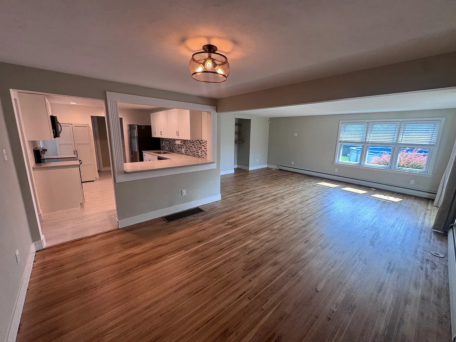 3 bed, 1.5 bath, 1553 sqft, $2,650 — Photo 2