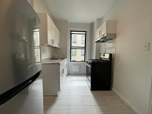 Rented by Hillel Realty Group | media 18