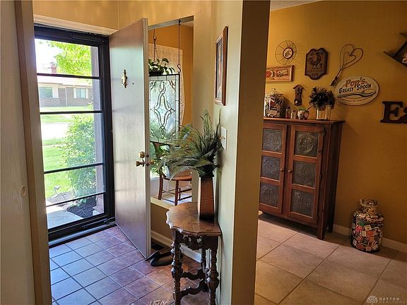 4th image of 588 Thoma Pl #20