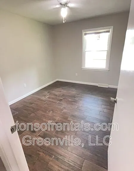 105 Chuckwood Dr — Photo 8