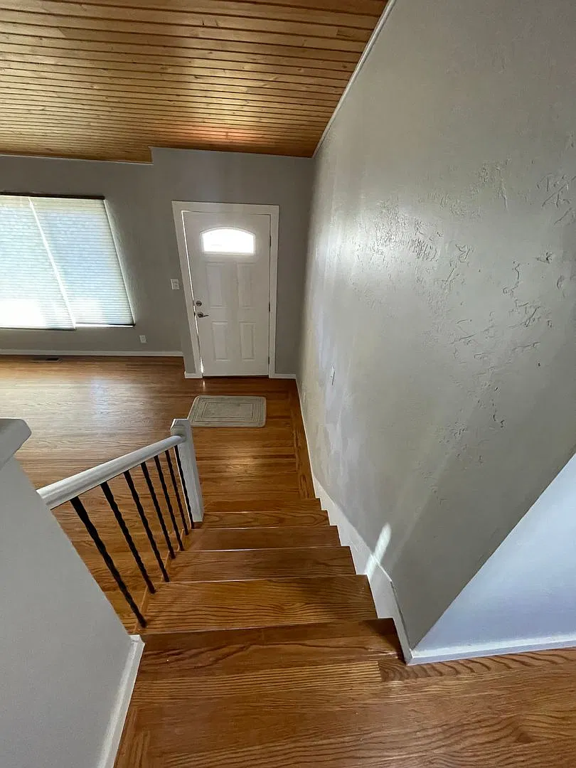 Awesome Commuter Location 3 Bedroom 2 Bath — Photo 4