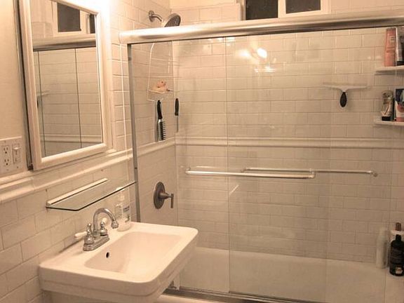 5th image of 120 S Sycamore Ave #120