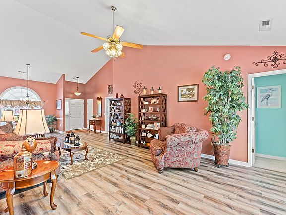 4th image of 864 Lalton Dr.