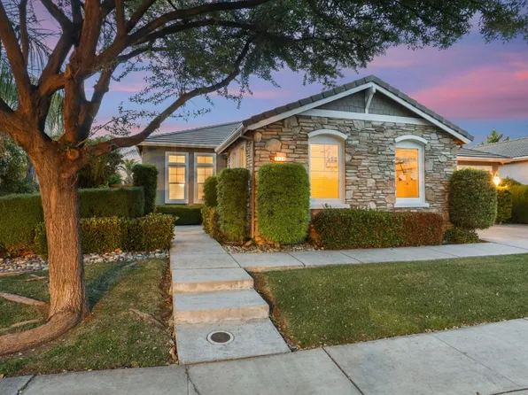 1401 Oasis Ln, Patterson, CA 95363