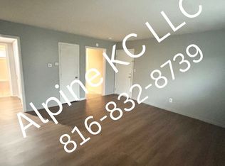 500 E 135th St APT 1A, Grandview, MO 64030
