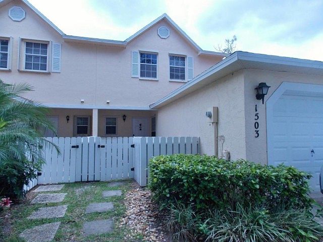 1st image of 1503 Maplewood Dr