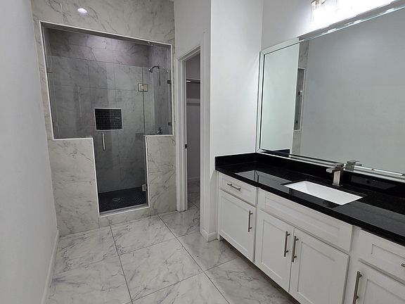 5th image of 918 N Woodson Ave #3