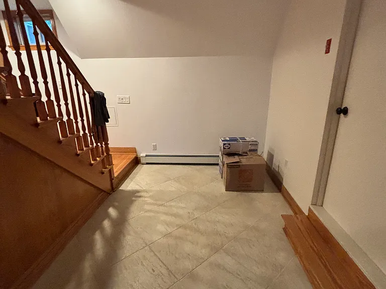 142 Florence St — Photo 4