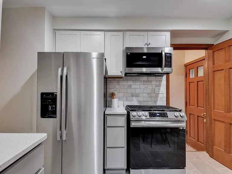 115 E Henry Clay St — Photo 8