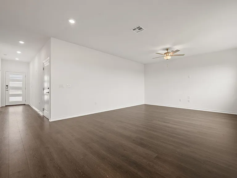2902 Tavern Dr — Photo 5