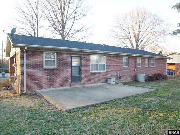 4th image of 303 N Henderson Dr