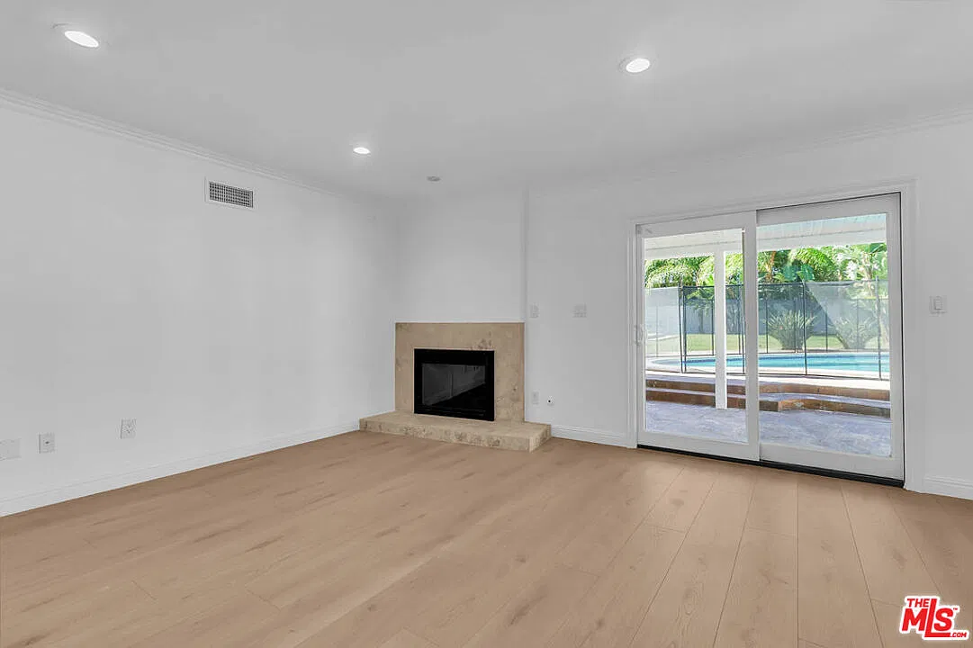 3 bed, 2.5 bath, 2038 sqft, $6,000 — Photo 3